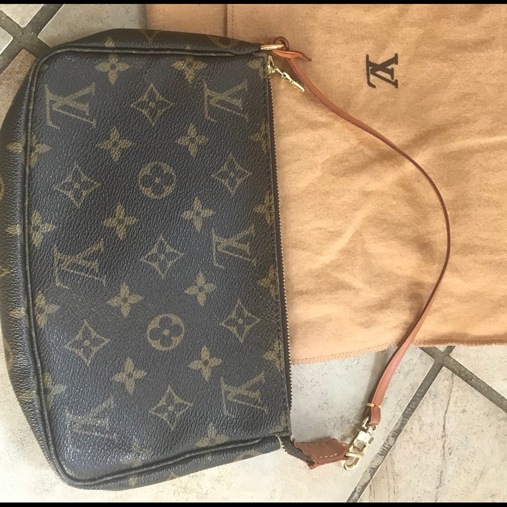 Authentic Louis Voutton Pochette Accessory